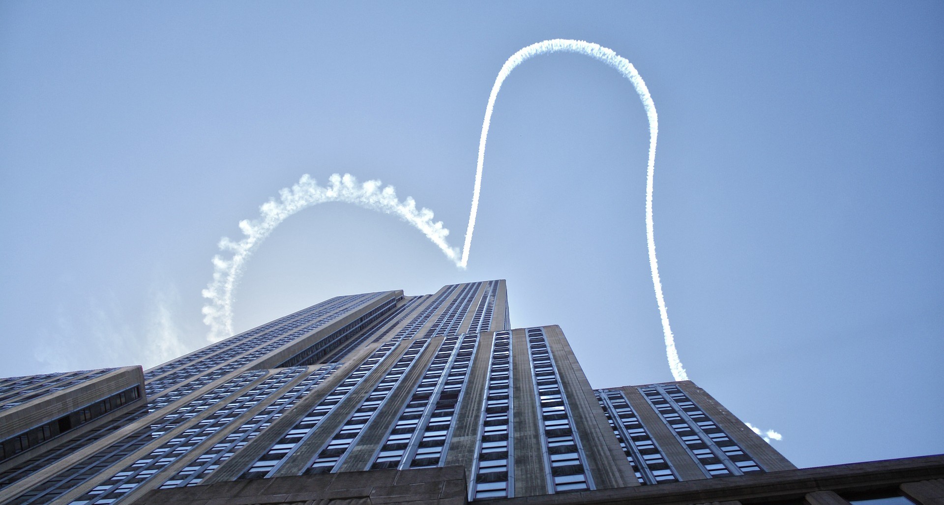 skywriting, empire state building, nyc